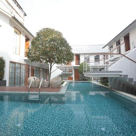Four O'Clock Hotel Chiang Mai Exterior foto