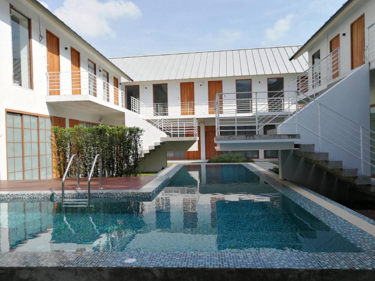 Four O'Clock Hotel Chiang Mai Exterior foto